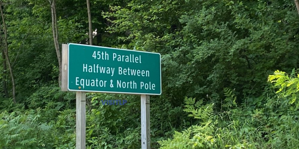 What is the 45th parallel running through the Leelanau Peninsula?