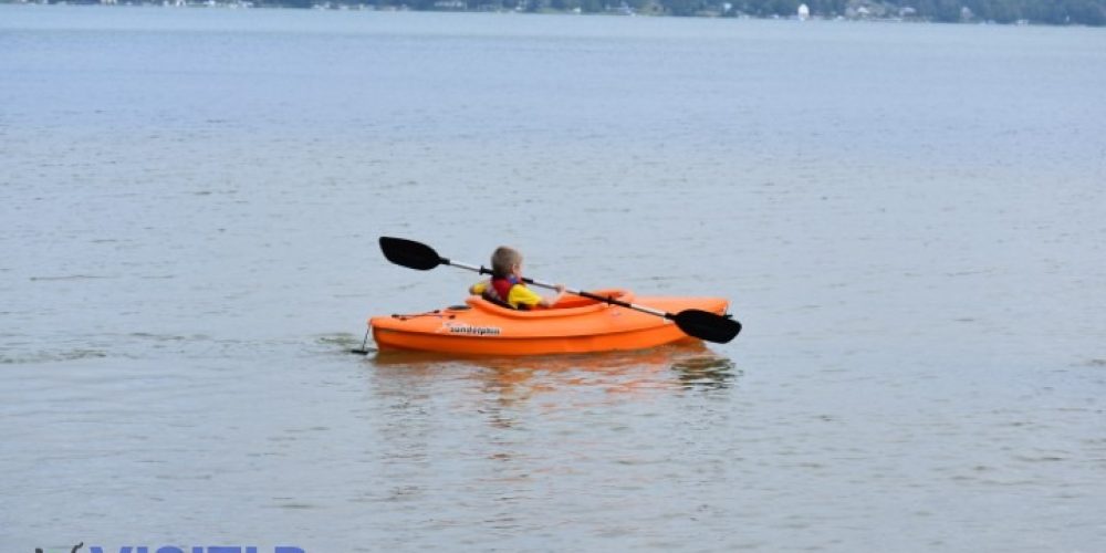 What are some of the best places to kayak on the Leelanau Peninsula?