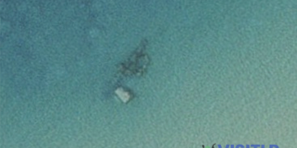 What shipwrecks are off the coasts of the Leelanau Peninsula?